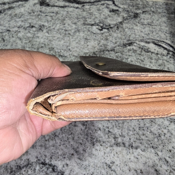 Louis Vuitton Wallet - Picture 6 of 11
